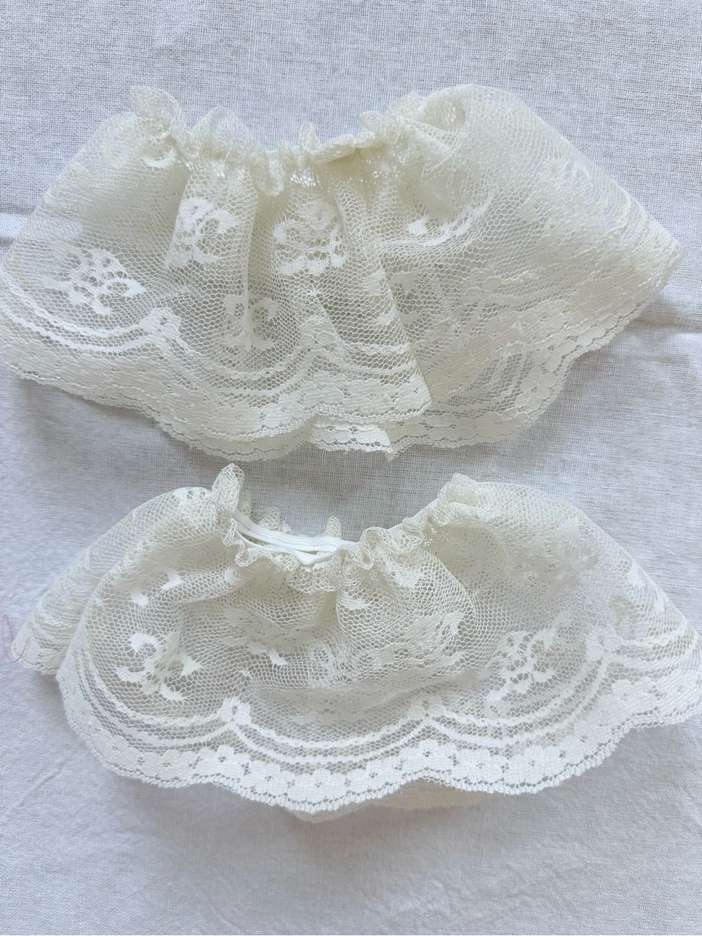 Lace ankle adornments with elastic